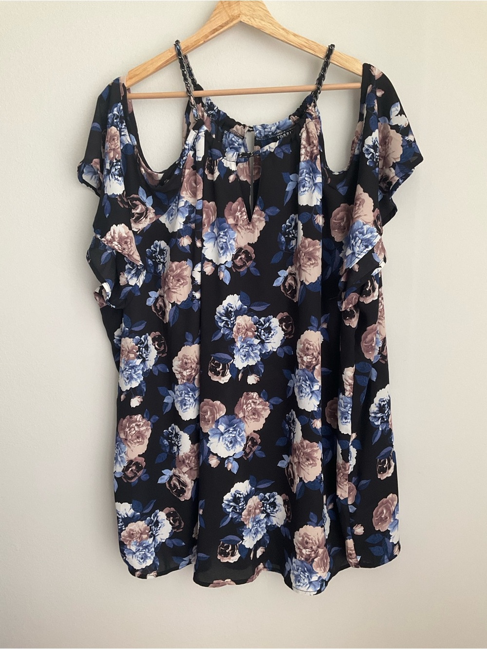 Torrid 5X Black Cold-Shoulder Floral Camisole with Blue & Taupe Flowers - Picture 4 of 12